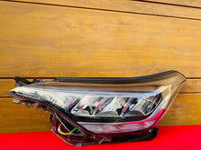 Laden Sie das Bild in den Galerie-Viewer, Frontscheinwerfer Toyota 81150-F4180-00 Links Scheinwerfer Headlight SCH8244688782ga