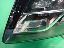 Laden Sie das Bild in den Galerie-Viewer, Frontscheinwerfer Audi Q5 8R0941003AF Xenon Ein Stück (Rechts oder Links) SCH7098850560qm
