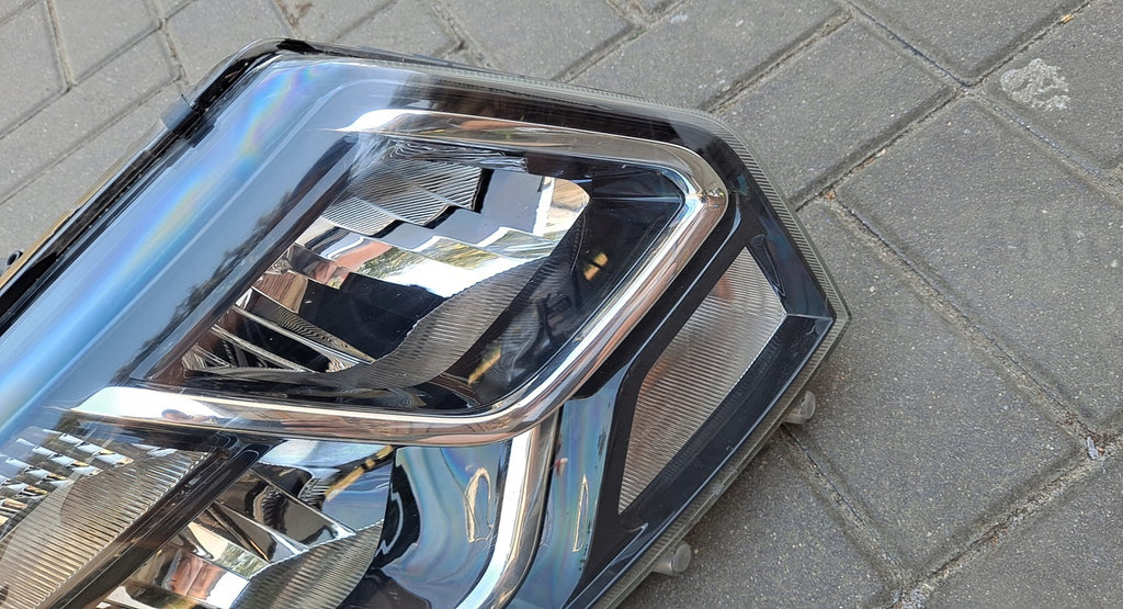 Frontscheinwerfer Dacia Duster 260100156 Rechts Scheinwerfer Headlight