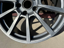 Laden Sie das Bild in den Galerie-Viewer, 1x Alufelge 20 Zoll 8.0&quot; 5x130 98136216014 Porsche Panamera 970 Carrera