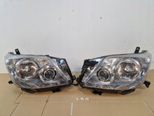 Laden Sie das Bild in den Galerie-Viewer, Frontscheinwerfer Toyota Land Cruiser Xenon Ein Satz Scheinwerfer Headlight SCH1714608321hp