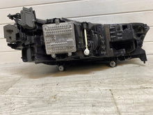 Laden Sie das Bild in den Galerie-Viewer, Frontscheinwerfer BMW IX I20 5A3CE93-04 Links Scheinwerfer Headlight