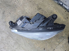 Laden Sie das Bild in den Galerie-Viewer, Frontscheinwerfer Mercedes-Benz W204 A2048202959 Xenon Links Headlight SCH1317779099uo