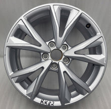 Laden Sie das Bild in den Galerie-Viewer, 1x Alufelge 18 Zoll 7.0" 5x112 43ET Glanz Silber 83A601025K Audi Q3 Rim Wheel FEL3630961534bz