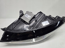 Laden Sie das Bild in den Galerie-Viewer, Frontscheinwerfer Skoda Enyaq 5LB941015B LED Links Scheinwerfer Headlight