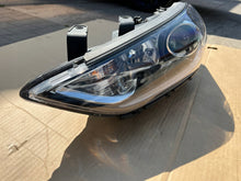 Laden Sie das Bild in den Galerie-Viewer, Frontscheinwerfer Hyundai Elantra 92101-F2 Halogen Links Scheinwerfer Headlight