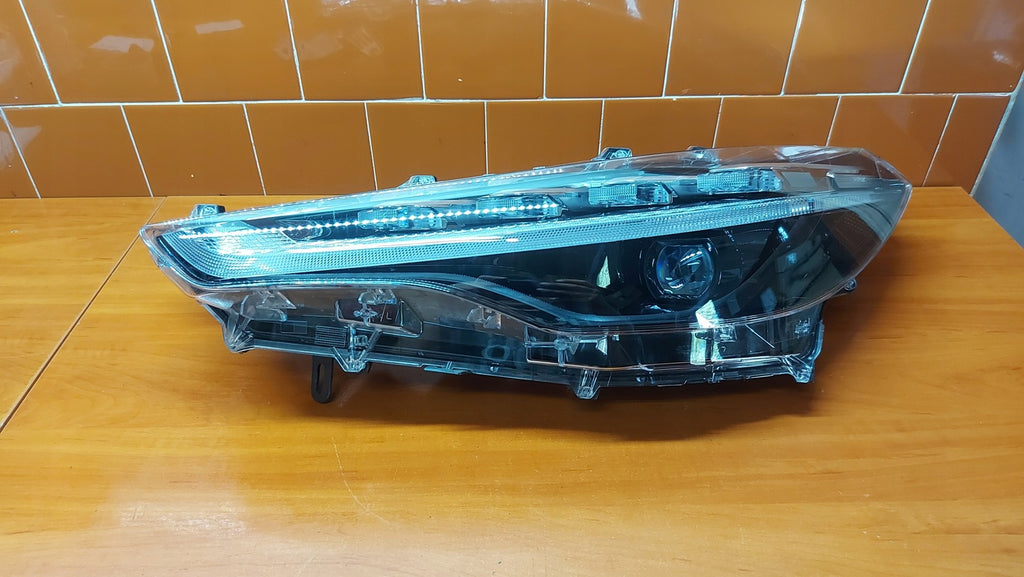 Frontscheinwerfer Toyota Corolla LED Ein Stück (Rechts oder Links) Headlight SCH1512284282fv