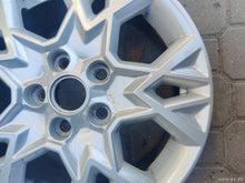 Load image into Gallery viewer, 1x Alufelge 16 Zoll 6.5" 5x114.3 50ET Glanz Silber 52910-J7AA0 Kia I Rim Wheel FEL2218972318wy