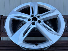 Laden Sie das Bild in den Galerie-Viewer, 1x Alufelge 21 Zoll 9.0" 5x112 46ET Glanz Silber 4G0601025DA Audi A6 C7 FEL1281358543bp