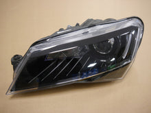 Laden Sie das Bild in den Galerie-Viewer, Frontscheinwerfer Skoda Superb III 3V1941015B Xenon Links Scheinwerfer Headlight