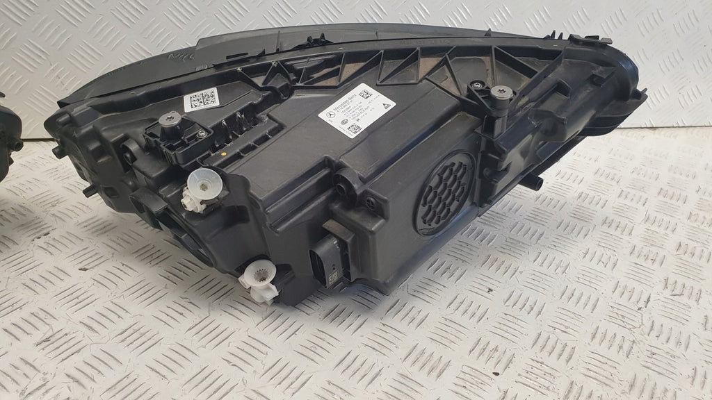 Frontscheinwerfer Mercedes-Benz Cla A1189060801 A1189060701 Ein Satz Headlight SCH2947900205rh