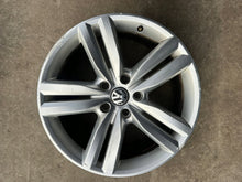 Load image into Gallery viewer, 1x Alufelge 20 Zoll 9.0" 5x130 57ET Glanz Silber 7P6601025E VW Touareg Rim Wheel FEL2900070749ct