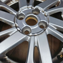 Laden Sie das Bild in den Galerie-Viewer, 1x Alufelge 15 Zoll 4.5" 4x100 35ET Glanz Silber 426110H040 Toyota Yaris FEL3105846716xt