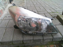 Laden Sie das Bild in den Galerie-Viewer, Frontscheinwerfer Toyota Yaris Rechts Scheinwerfer Headlight