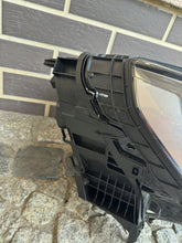 Laden Sie das Bild in den Galerie-Viewer, Frontscheinwerfer Audi Q3 83A941012 LED Rechts Scheinwerfer Headlight