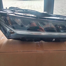 Frontscheinwerfer Skoda Superb Rechts Scheinwerfer Headlight SCH9301143309dx