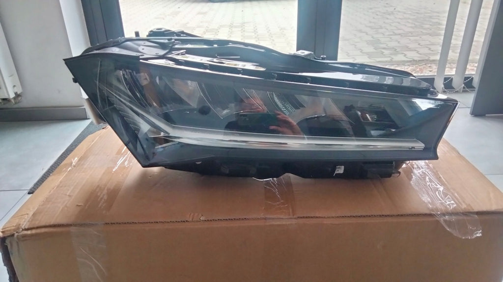 Frontscheinwerfer Skoda Superb Rechts Scheinwerfer Headlight SCH9301143309dx
