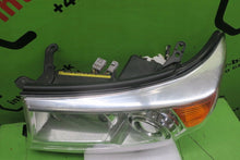 Laden Sie das Bild in den Galerie-Viewer, Frontscheinwerfer Toyota Land Cruiser 200 Xenon Links Scheinwerfer Headlight SCH2550994654vv