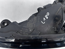 Laden Sie das Bild in den Galerie-Viewer, Frontscheinwerfer Audi A3 8V0941033C Ein Stück (Rechts oder Links) Headlight