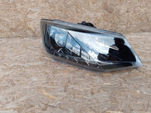 Laden Sie das Bild in den Galerie-Viewer, Frontscheinwerfer Skoda Fabia III 6V1941016B Rechts Scheinwerfer Headlight SCH3840848008dz