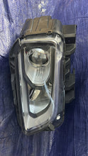 Laden Sie das Bild in den Galerie-Viewer, Frontscheinwerfer Hyundai Kona 92102-J9050 Rechts Scheinwerfer Headlight