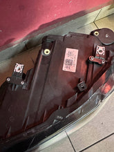 Load image into Gallery viewer, Frontscheinwerfer VW Polo 2G1941036C Ein Stück (Rechts oder Links) Headlight