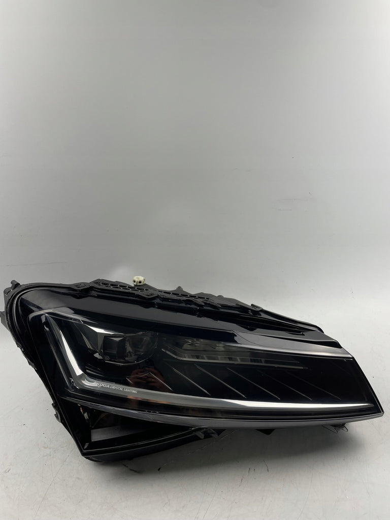 Frontscheinwerfer Skoda Superb III 3V1941016D 992941571AA LED Rechts Headlight