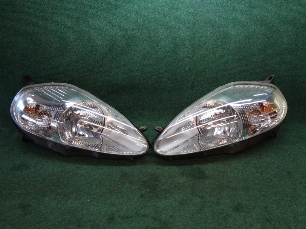 Frontscheinwerfer Fiat Grande Punto 89101387 89101388 Ein Satz Headlight SCH8813866030gp
