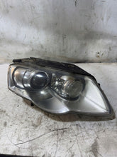 Load image into Gallery viewer, Frontscheinwerfer VW Passat D29E11600C Rechts Scheinwerfer Headlight SCH6722422628tg