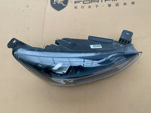 Laden Sie das Bild in den Galerie-Viewer, Frontscheinwerfer Ford Focus MX7B-13E014-ED LED Rechts Scheinwerfer Headlight SCH1963703167tv