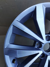 Load image into Gallery viewer, 1x Alufelge 17 Zoll 7.0" 5x112 45ET Glanz Silber 2GA601025P Mg T-Roc Rim Wheel FEL9985909100jh
