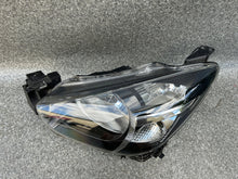 Laden Sie das Bild in den Galerie-Viewer, Frontscheinwerfer Mazda 2 Dj DB5J-51040 Links Scheinwerfer Headlight SCH2128649338ra
