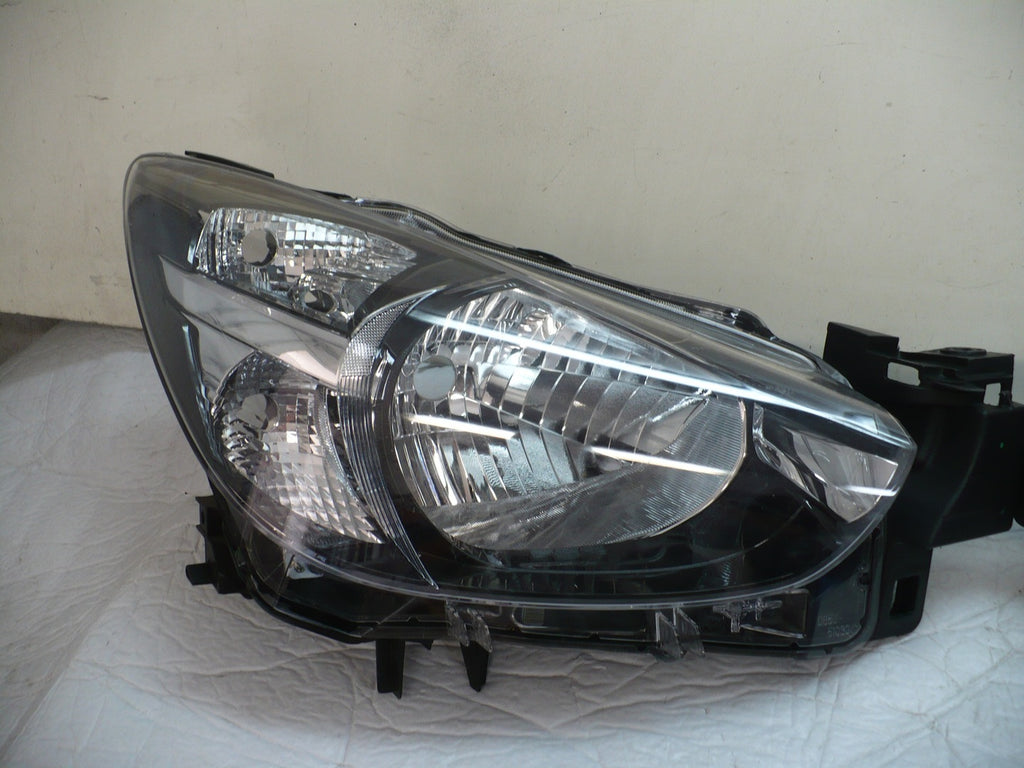 Frontscheinwerfer Mazda II DB5J-51040 Ein Stück (Rechts oder Links) Headlight