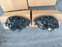 Laden Sie das Bild in den Galerie-Viewer, Frontscheinwerfer VW Transporter 7E1941015AB Ein Stück (Rechts oder Links) SCH4540040354nc