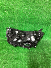 Load image into Gallery viewer, Frontscheinwerfer Toyota 81145-42680 LED Rechts Scheinwerfer Headlight