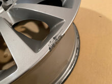 Laden Sie das Bild in den Galerie-Viewer, 1x Alufelge 17 Zoll 7.0&quot; 5x98 41ET 735573714 Fiat 500l Rim Wheel