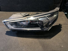 Laden Sie das Bild in den Galerie-Viewer, Frontscheinwerfer Hyundai Ioniq 92101-G2120 92102-G2120 Xenon Rechts oder Links