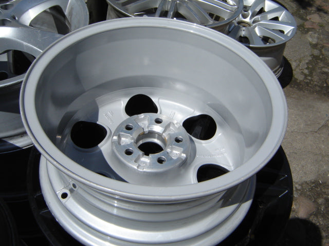 1x Alufelge 15 Zoll 6.5" 5x100 34ET Glanz Silber 8X0601025H Audi A2 A1 Rim Wheel FEL5110832782fw