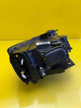 Laden Sie das Bild in den Galerie-Viewer, Frontscheinwerfer Audi Q2 81A941033 LED Ein Stück (Rechts oder Links) Headlight