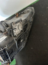 Laden Sie das Bild in den Galerie-Viewer, Frontscheinwerfer Seat Exeo 3R1941007E Xenon Ein Stück (Rechts oder Links)