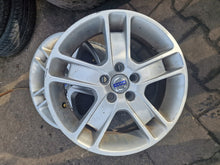Laden Sie das Bild in den Galerie-Viewer, 4x Alufelge 17 Zoll 7.0" 5x108 52 5ET Glanz Silber 30714965 Volvo V40 V50 FEL9664942114sb