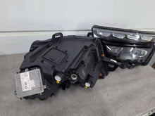 Laden Sie das Bild in den Galerie-Viewer, Frontscheinwerfer Skoda Kamiq 0021377709 658941015B Ein Satz Headlight SCH2896311425ne
