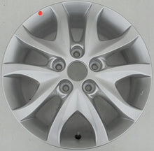 Load image into Gallery viewer, 1x Alufelge 16 Zoll 6.0" 5x114.3 50ET Glanz Silber 52910-2L200 Hyundai I FEL4660500002du