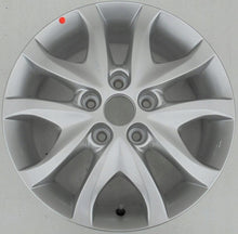 Load image into Gallery viewer, 1x Alufelge 16 Zoll 6.0" 5x114.3 50ET Glanz Silber 52910-2L200 Hyundai I FEL4660500002du