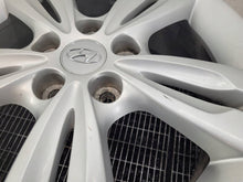 Load image into Gallery viewer, 1x Alufelge 17 Zoll 6.5" 5x114.3 48ET Glanz Silber 52910-2S210 Hyundai Ix35 FEL9444962824ox