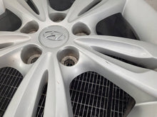 Laden Sie das Bild in den Galerie-Viewer, 1x Alufelge 17 Zoll 6.5" 5x114.3 48ET Glanz Silber 52910-2S210 Hyundai Ix35 FEL9444962824ox