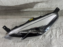 Laden Sie das Bild in den Galerie-Viewer, Frontscheinwerfer Ford Fiesta H1BB-13W030-AE Links Scheinwerfer Headlight SCH6086404931vr