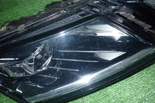 Laden Sie das Bild in den Galerie-Viewer, Frontscheinwerfer Skoda Octavia III 5E1941016D Rechts Scheinwerfer Headlight SCH2220007057ic