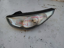 Load image into Gallery viewer, Frontscheinwerfer Hyundai Ix35 SKO104590 Links Scheinwerfer Headlight SCH9165694007lq