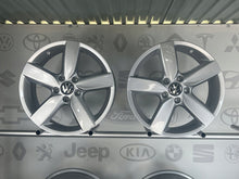 Laden Sie das Bild in den Galerie-Viewer, 4x Alufelge 17 Zoll 7.0" 5x112 54ET Glanz Silber 5K0601025AA VW Passat Golf FEL3896416616nk